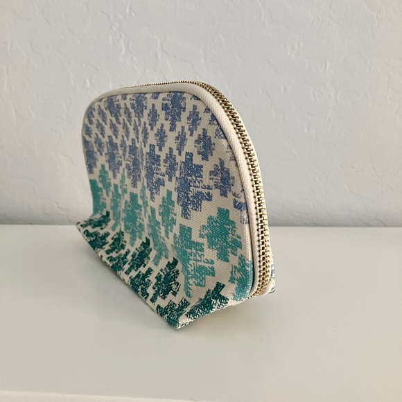 NWOT Clarins Feed 10 Canvas Makeup Cosmetics Bag Pouch Blue and Cream - Picture 5 of 7